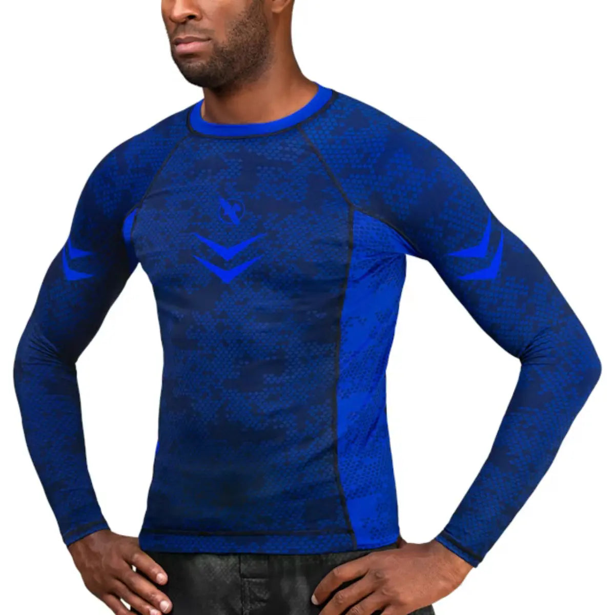 Voorkant van de Hayabusa Ranked Long Sleeve Rash Guard in blauw, met strak design en logo