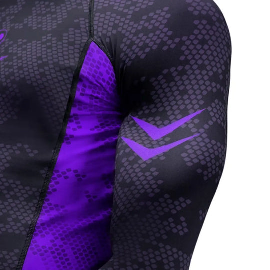 Zijkant van de Hayabusa Ranked Long Sleeve Rash Guard in paars, met ademend materiaal en logo