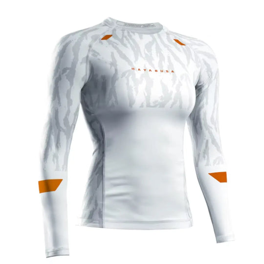 Witte Hayabusa rashguard met lange mouwen, subtiel grijs camouflagemotief en oranje accenten voor dames.