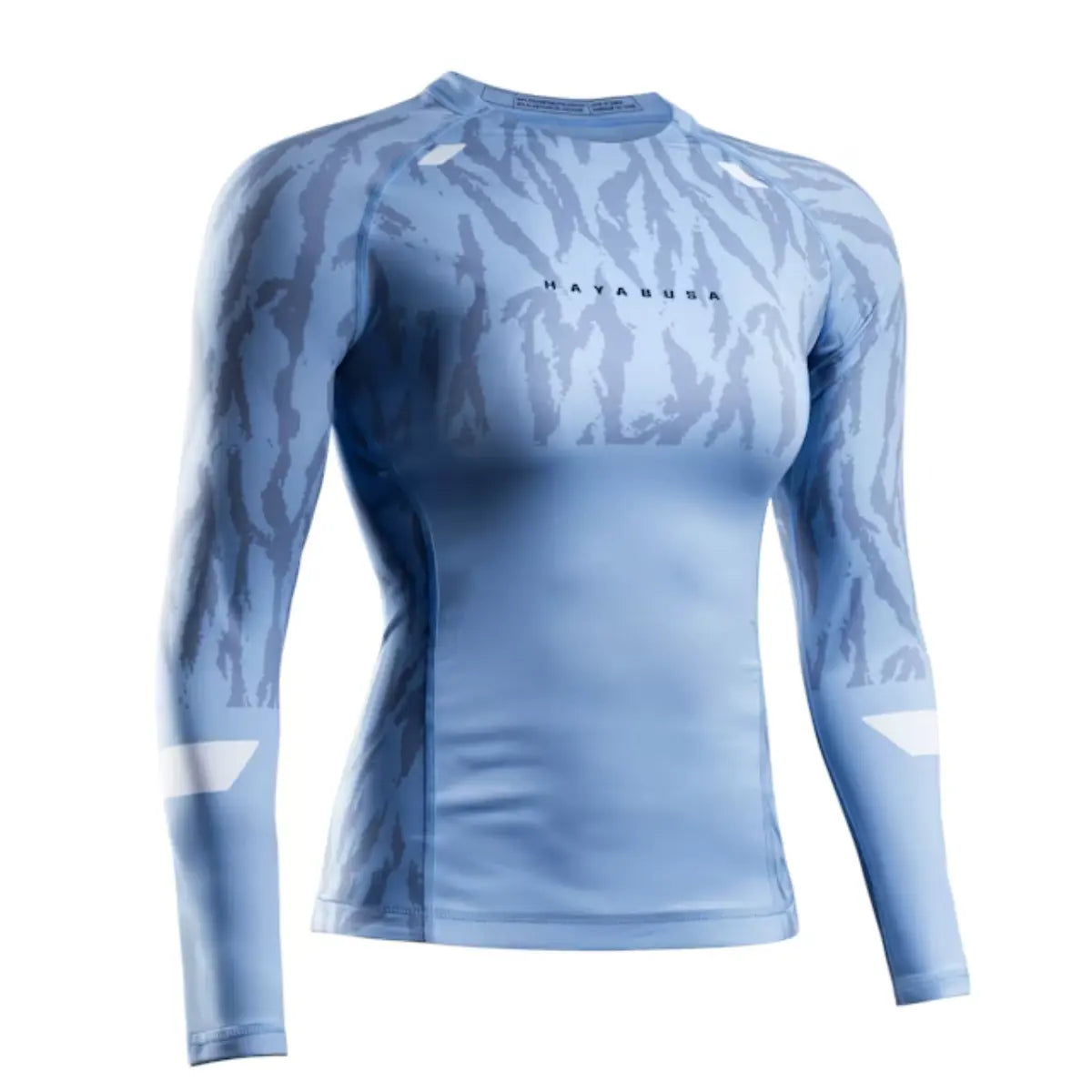 Blauwe Hayabusa rashguard met lange mouwen en subtiel camo-design, frontaal gefotografeerd.