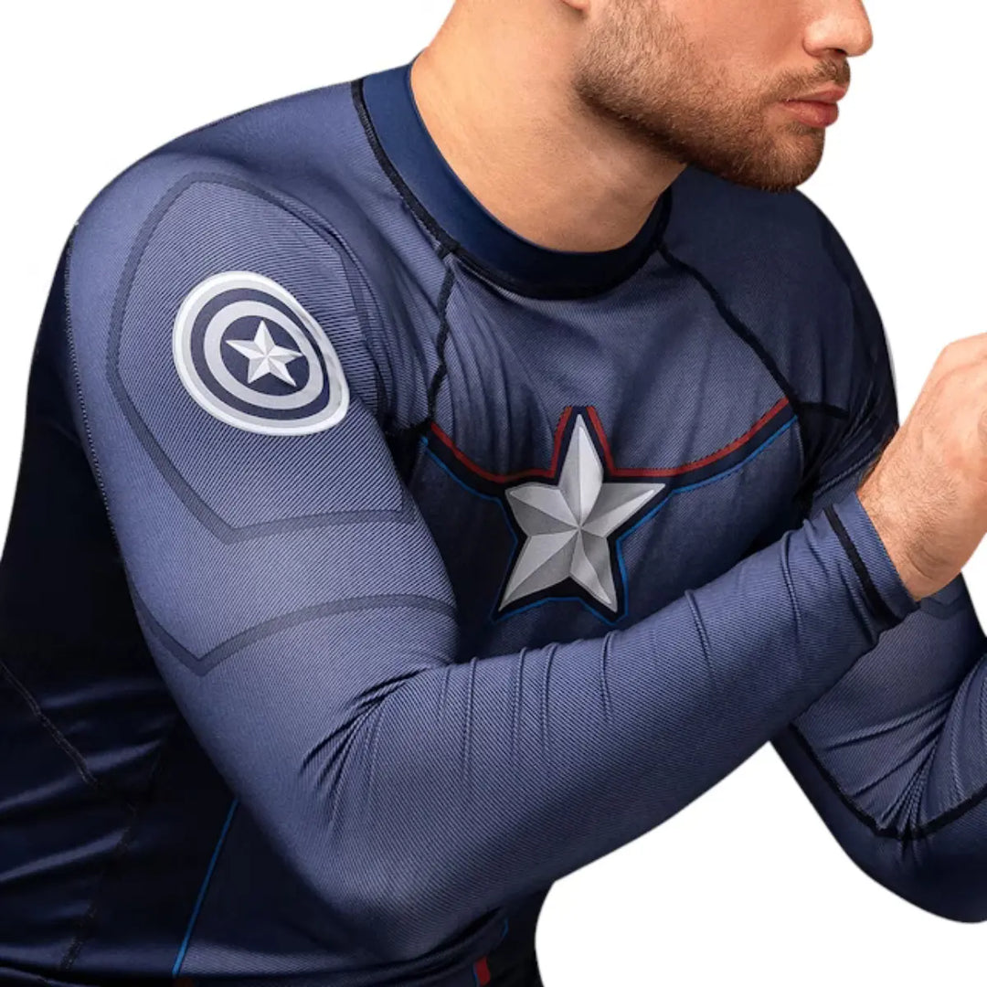 Vooraanzicht van Hayabusa rashguard met lange mouwen en Captain America design, geschikt voor MMA en BJJ