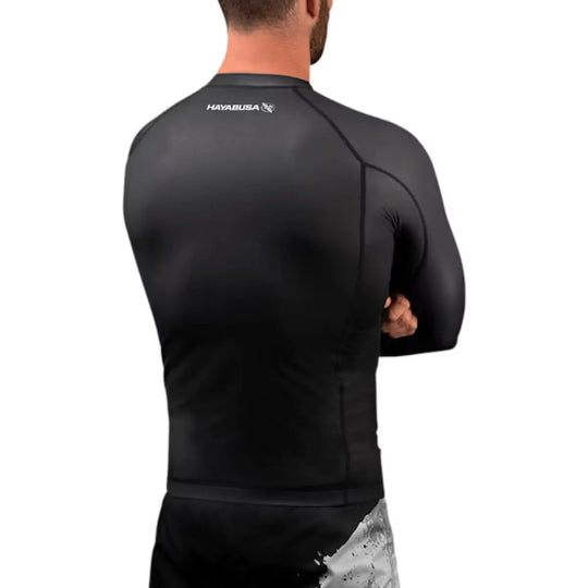 Achteraanzicht van Hayabusa rashguard met lange mouwen en The Punisher design, ideaal voor MMA, BJJ en grappling trainingen