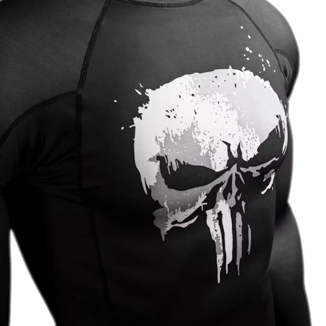 Zijaanzicht van Hayabusa rashguard met lange mouwen en The Punisher print, geschikt voor MMA, BJJ en grappling trainingen