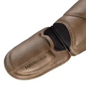 Hayabusa bruine leren bokshandschoen met gestikt logo en zwarte polsafwerking