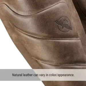 Detail van Hayabusa bruine leren bokshandschoenen met gestikt logo