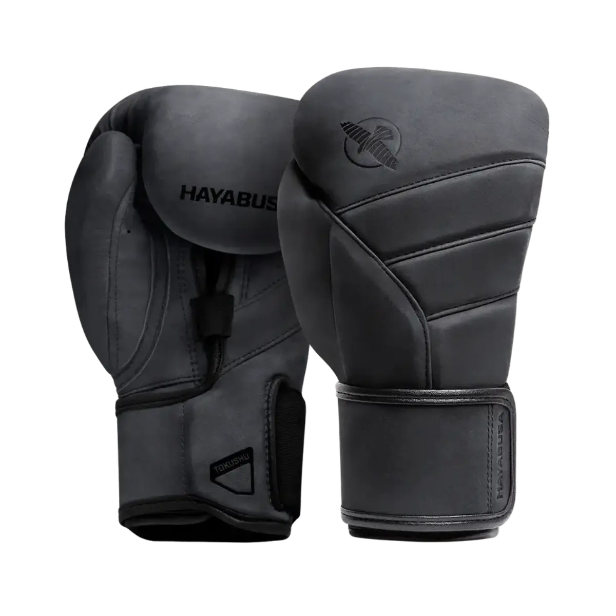 Zwarte Hayabusa T3 LX bokshandschoenen met matte afwerking, subtiele zwarte logo’s en klittenbandsluiting. Gemaakt van hoogwaardig leer met een strakke, luxe uitstraling.