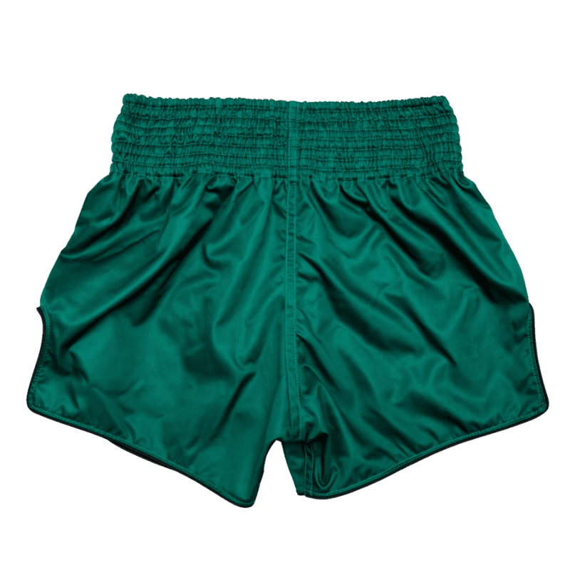 Groene Fairtex Muay Thai-kickboksshort met elastische tailleband en subtiele glans.