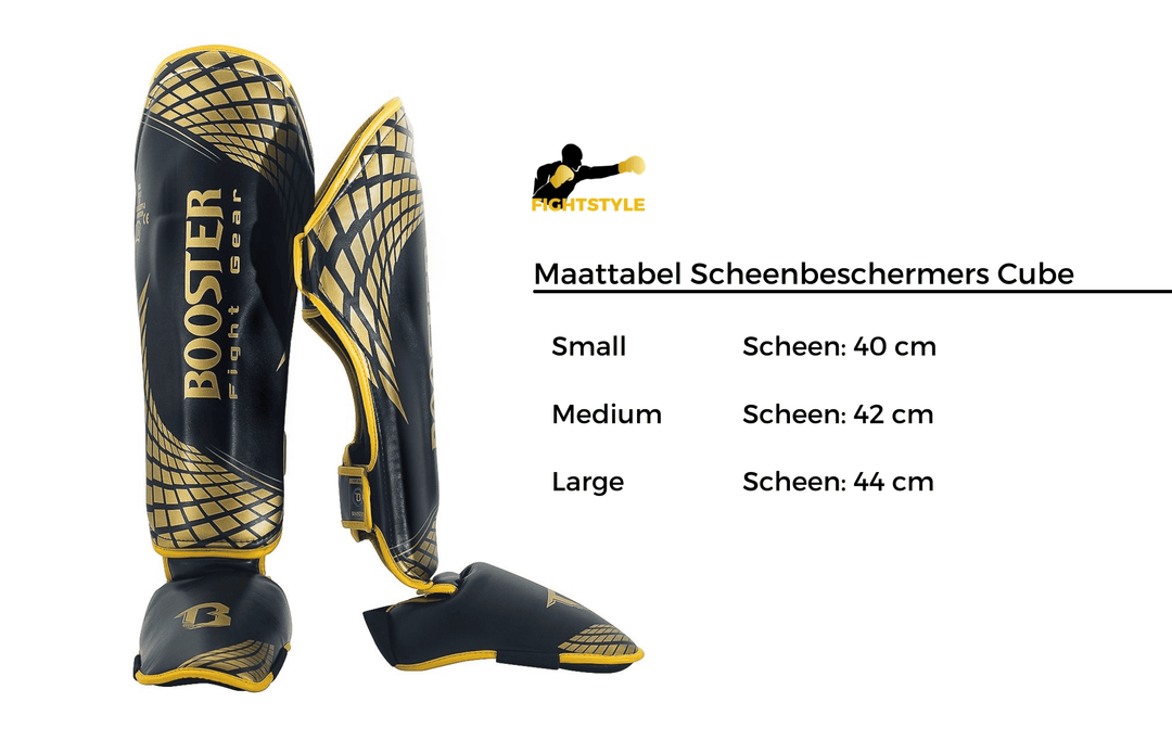 Maattabel Booster Cube Scheenbeschermers toont de maten Small, Medium en Large met bijbehorende scheenlengtes. De afbeelding bevat ook een productfoto van de zwart-gouden scheenbeschermers en het Fightstyle-logo. Ideaal voor klanten die snel willen bepalen welke maat het beste past. Duidelijke en visuele ondersteuning voor de productpagina.