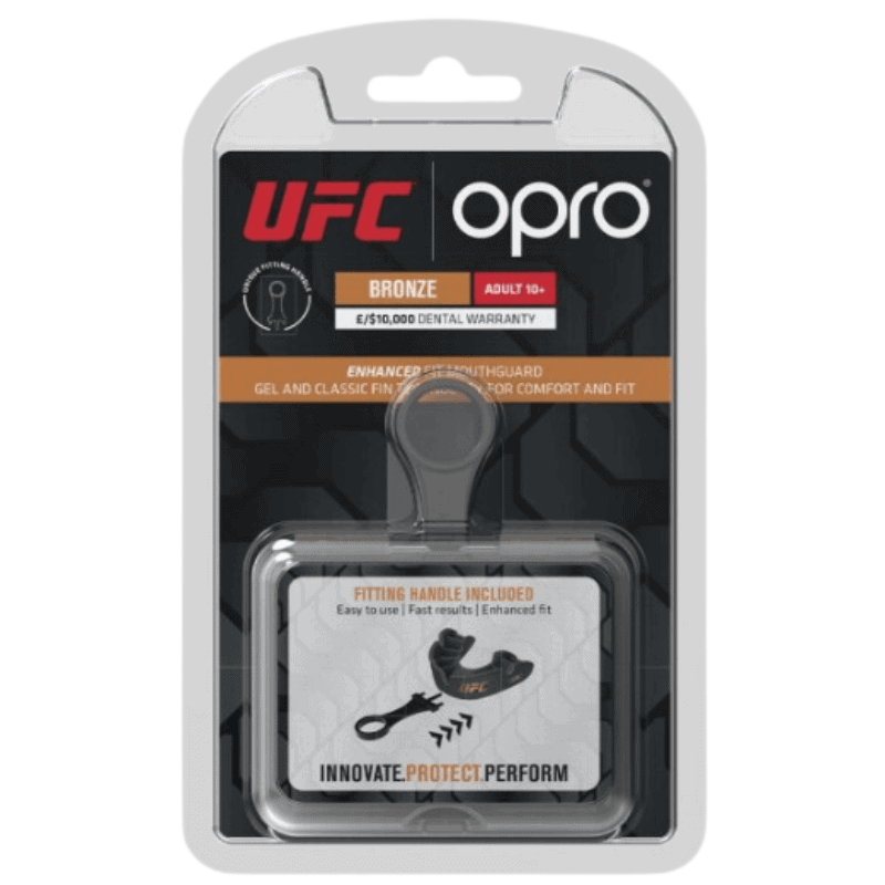 Verpakking van een Opro UFC bronzen mondbeschermer, geschikt voor volwassenen, met een tandheelkundige garantie en compressiehulpmiddel.