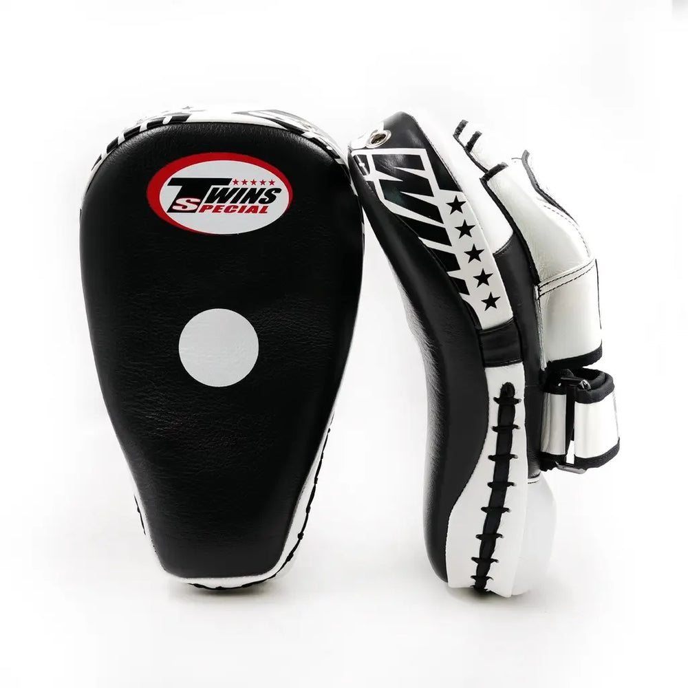 Detail van Twins Thai pads met stevige padding en handgreep voor intensieve training