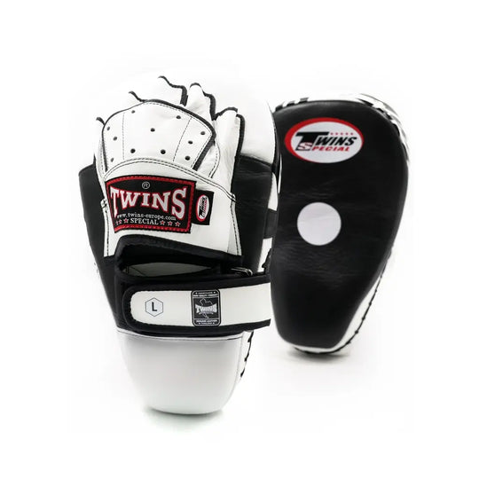 Twins Thai pads zwart wit voor training van stoten en trappen in Muay Thai