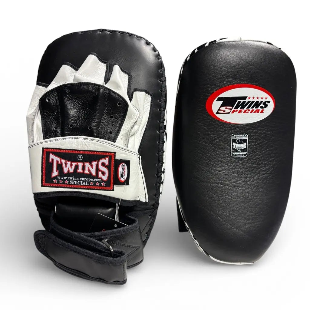Twins Special curved pads zwart wit voor krachtige trap- en stoottraining
