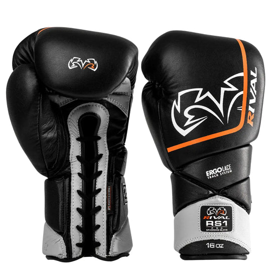 De Rival RS1 Bokshandschoenen Sparring Zwart Oranje met veter- en polssluiting, ontworpen voor professionele boksers. Deze handschoenen combineren zwart leer met grijze en oranje details en hebben het Ergo Lace Track System voor een perfecte pasvorm en stabiliteit. Ideaal voor intensieve sparringsessies met optimale bescherming en comfort.
