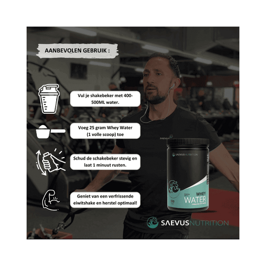 Instructie voor het gebruik van Saevus Nutrition Whey Water. Vul een shakebeker met 400-500 ml water, voeg 25 gram (1 volle scoop) Whey Water toe, schud de shakebeker stevig en laat het mengsel 1 minuut rusten. Geniet van een verfrissende eiwitshake om optimaal te herstellen