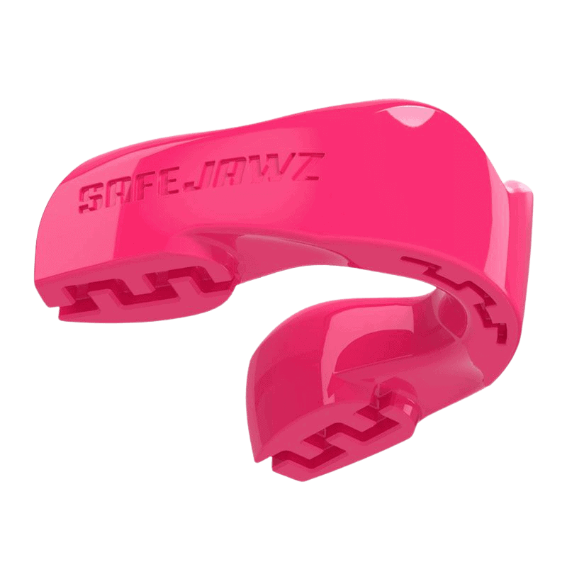 Neon roze SafeJawz mondbeschermer geïsoleerd op een witte achtergrond, met het merklogo aan de zijkant.