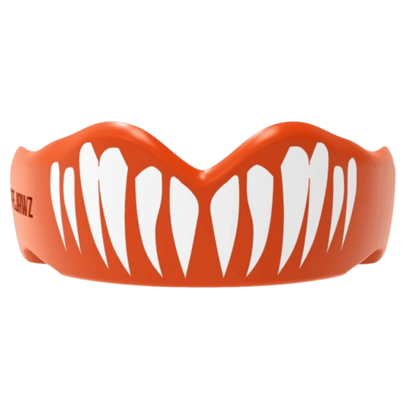 Oranje SafeJawz mondbeschermer met witte haai-tanden design.