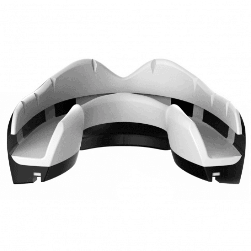 Modern ontworpen gebitsbeschermer in zwart en wit met gladde contouren en ruimte voor de beugel aan de bovenkant.