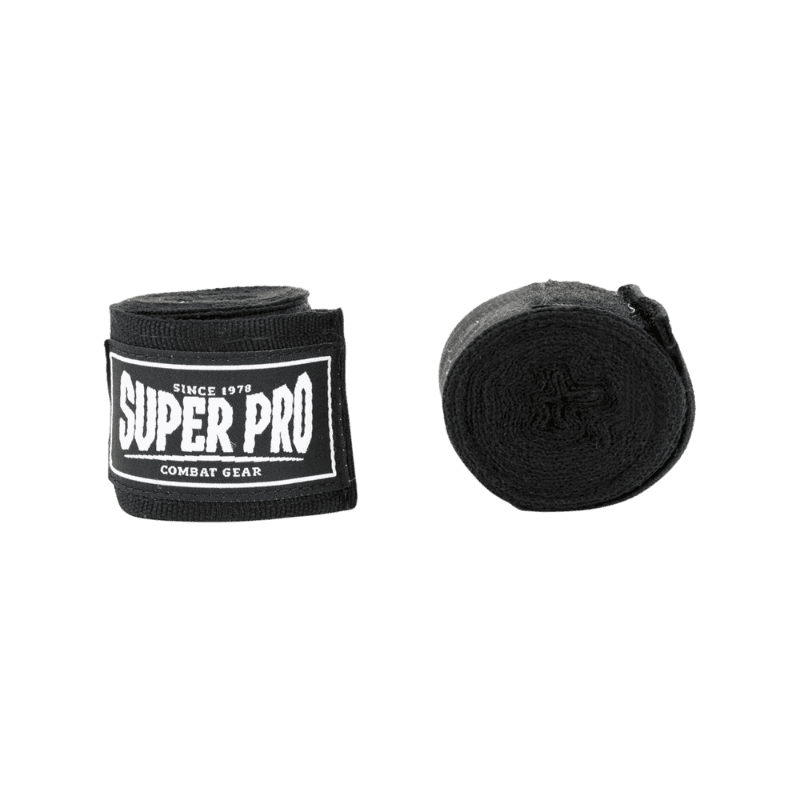 De afbeelding toont een paar zwarte bandages van Super Pro Combat Gear. Het logo leest "Super Pro Combat Gear" in witte, dikke letters op een zwarte achtergrond, met daarboven de tekst "Since 1978."