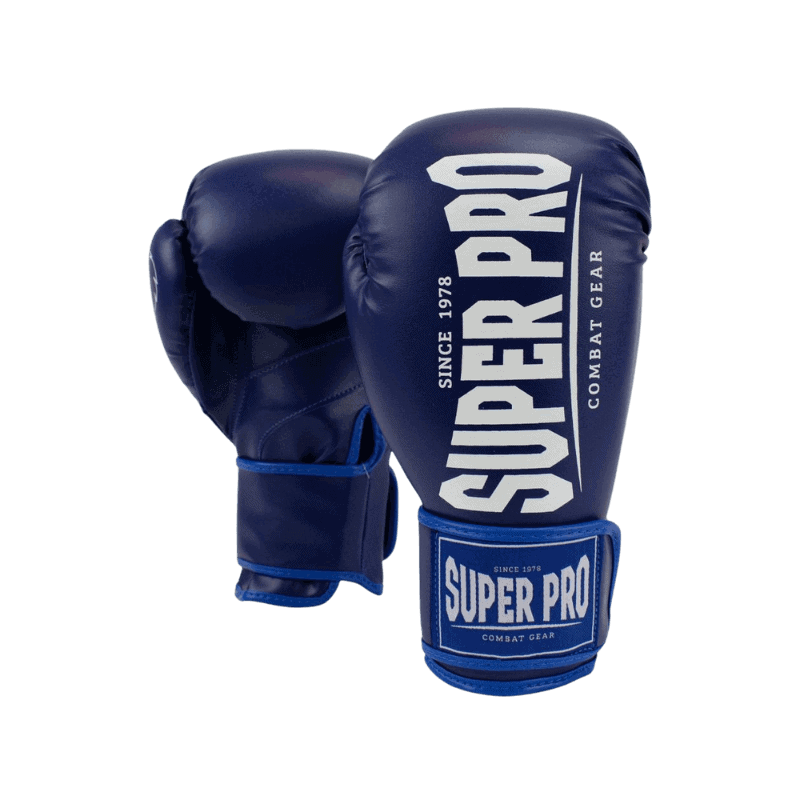 Een paar blauwe Super Pro bokshandschoenen, met het logo "Super Pro" duidelijk zichtbaar op de voorzijde. De handschoenen hebben een stevige, gebogen vorm en zijn ontworpen voor kickboksen.
