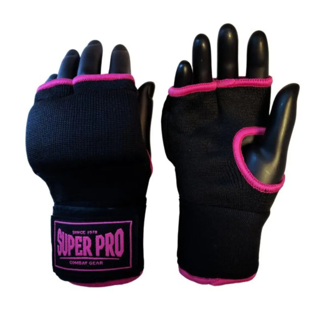 Zwarte Super Pro binnenhandschoenen met roze randen, voor- en achterkant getoond op zwarte mannequinhanden.