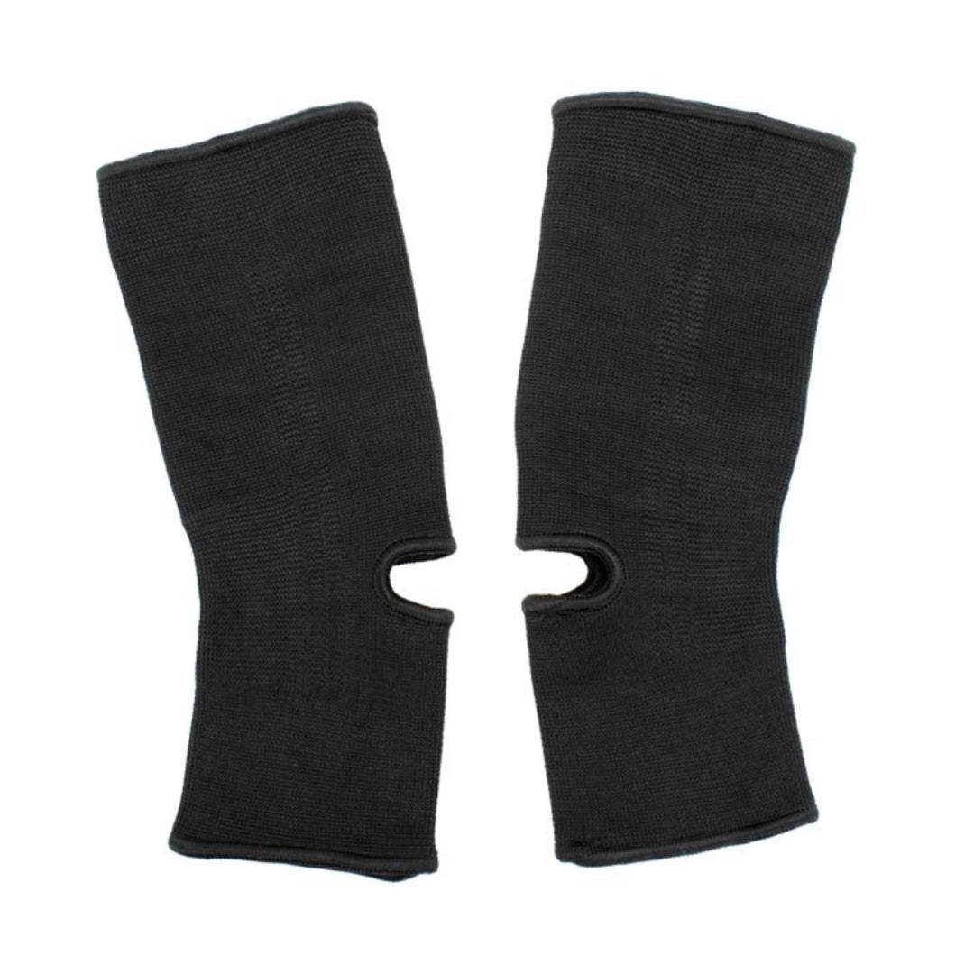 Zwarte Super Pro enkelkousen met elastische pasvorm en open hiel. De enkelkousen bieden ondersteuning en comfort tijdens boksen, kickboksen en MMA.