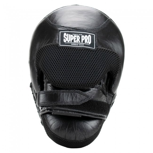 Zwarte Super Pro curved handpads van leer met ademend mesh voor comfortabele grip tijdens training en sparren.








