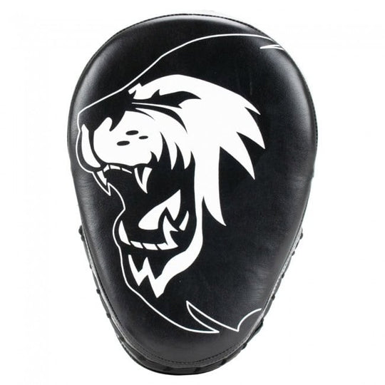 Zwarte Super Pro curved handpads van leer met witte leeuwprint, geschikt voor training en sparren, met comfortabele grip.








