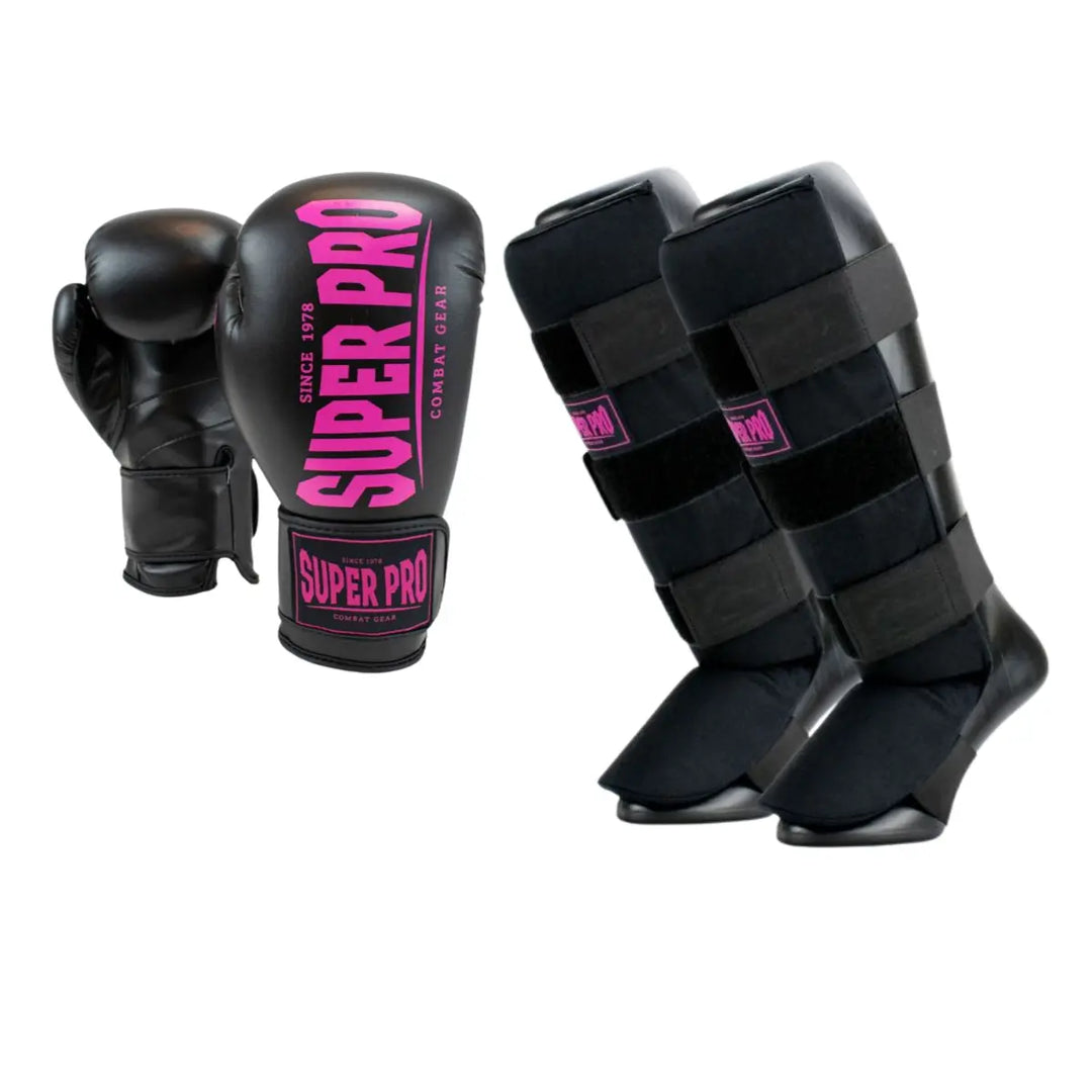 Super Pro kickboks set met zwarte bokshandschoenen met roze logo en zwarte scheenbeschermers met roze details, complete uitrusting.