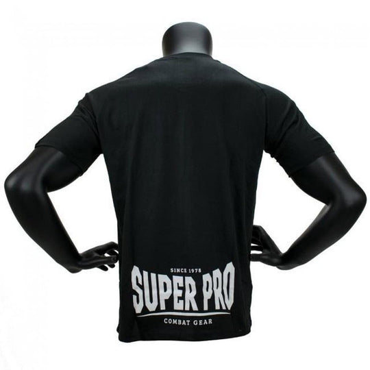 Zwarte sportshirt achterkant met grote witte Super Pro tekst en logo.








