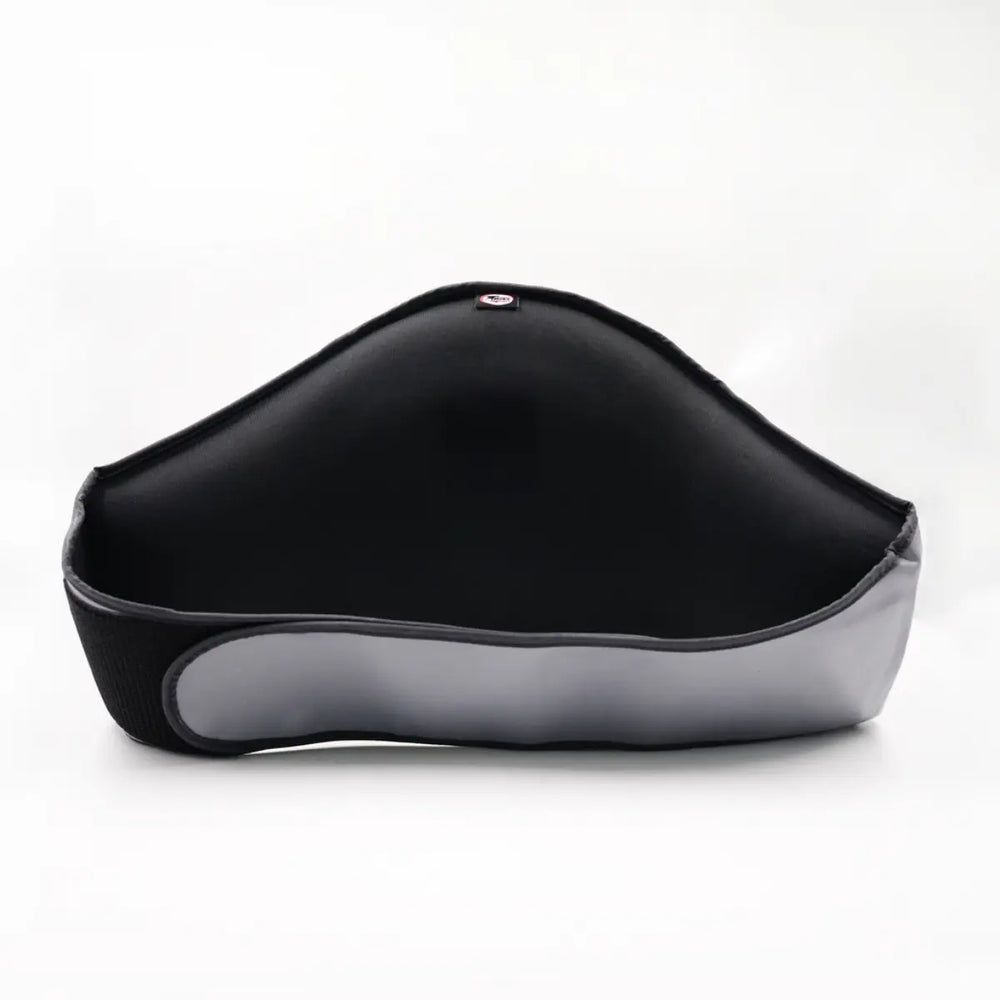 Achterzijde van de Twins Bellypad BEPS3 Grijs met comfortabele binnenvoering en ergonomische pasvorm.