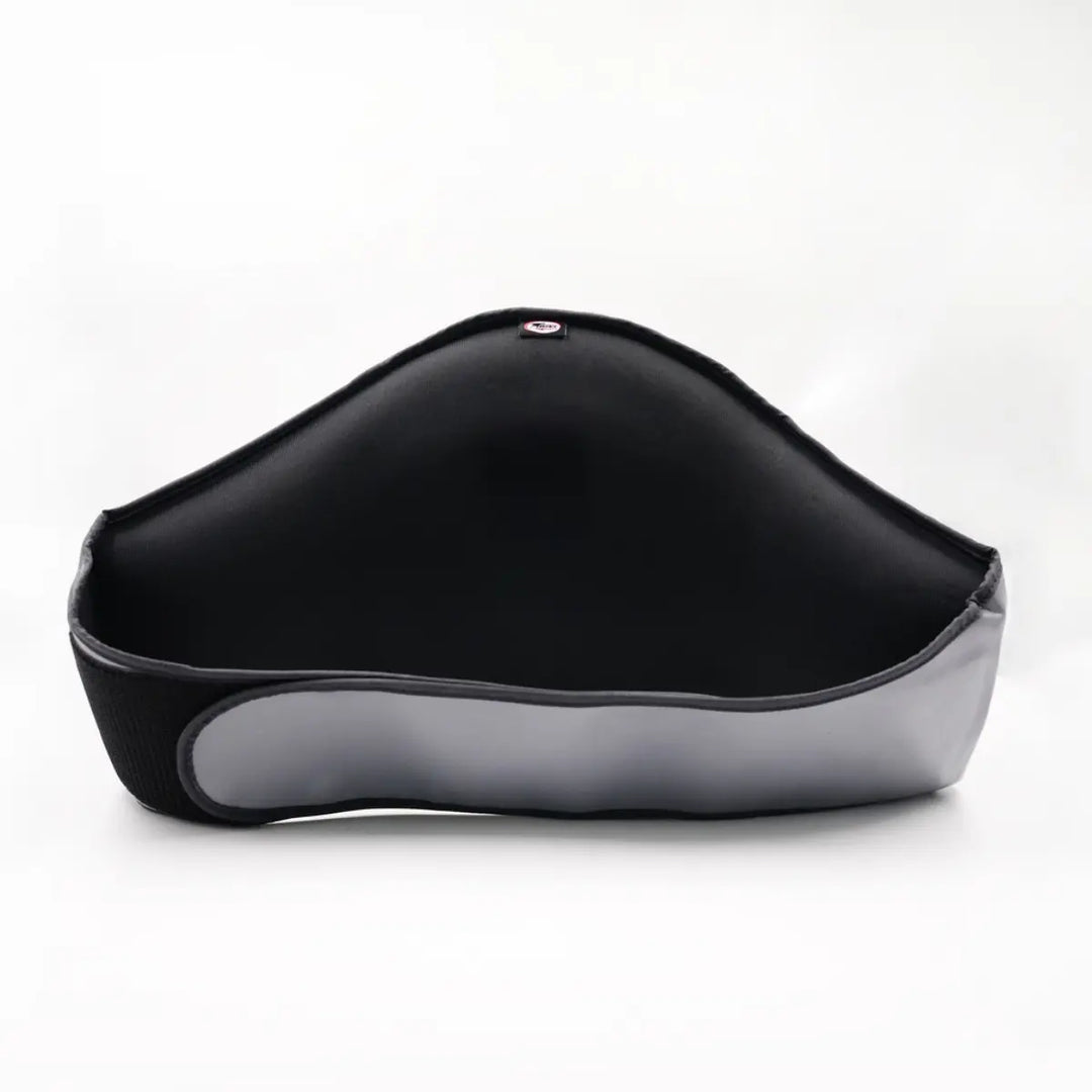 Achterzijde van de Twins Bellypad BEPS3 Grijs met comfortabele binnenvoering en ergonomische pasvorm.