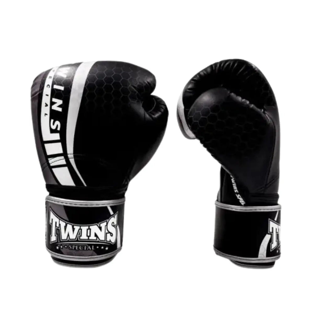 Voor- en zijkant van Twins Bokshandschoenen BGVL 15, zwart leer met witte streep en logo, ideaal voor kickboksen en boksen in de gym.