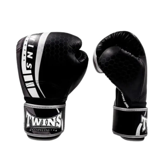 Voor- en zijkant van Twins Bokshandschoenen BGVL 15, zwart leer met witte streep en logo, ideaal voor kickboksen en boksen in de gym.