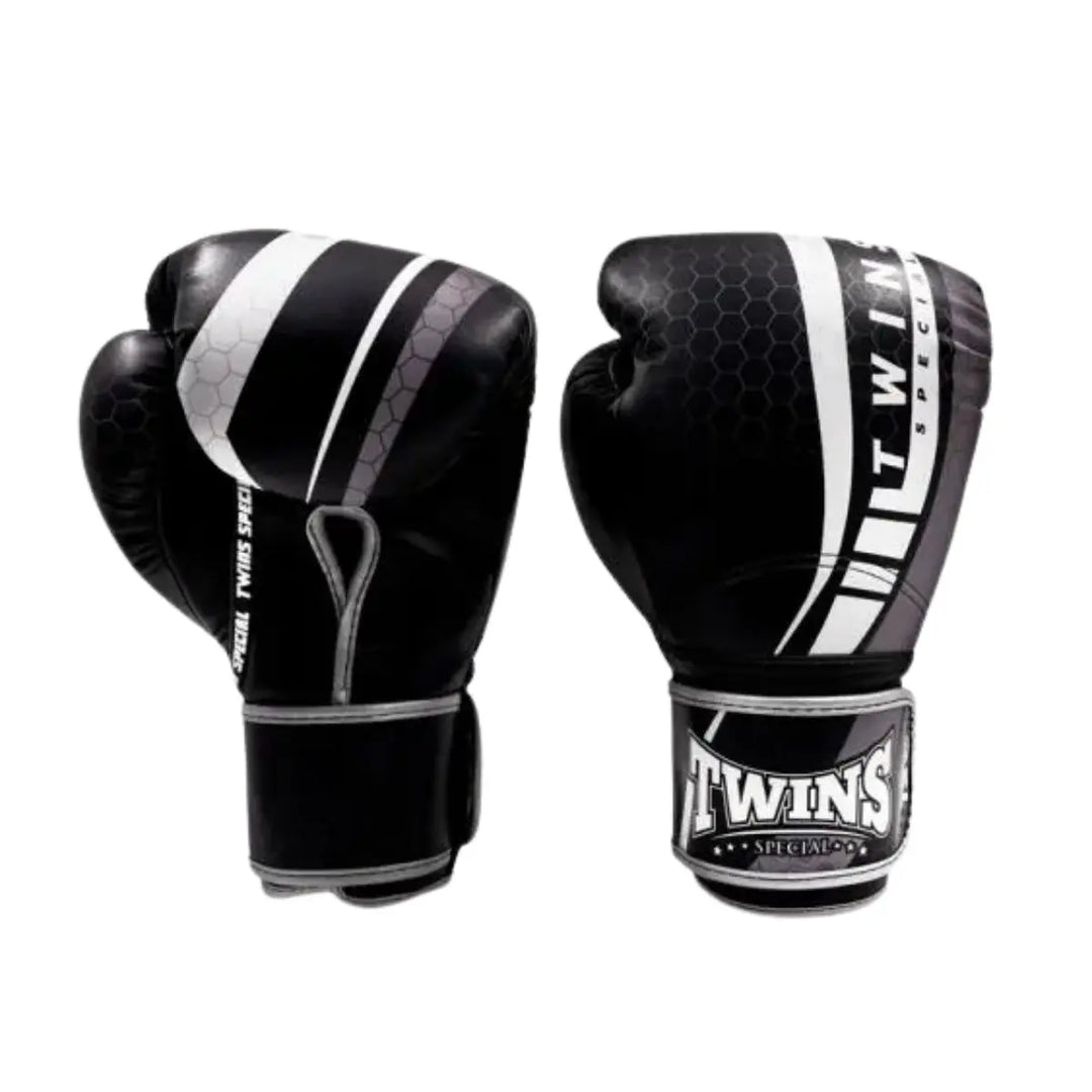 Voor- en achterkant van Twins Bokshandschoenen BGVL 15 in zwart met witte accenten, geschikt voor gym en sparring.