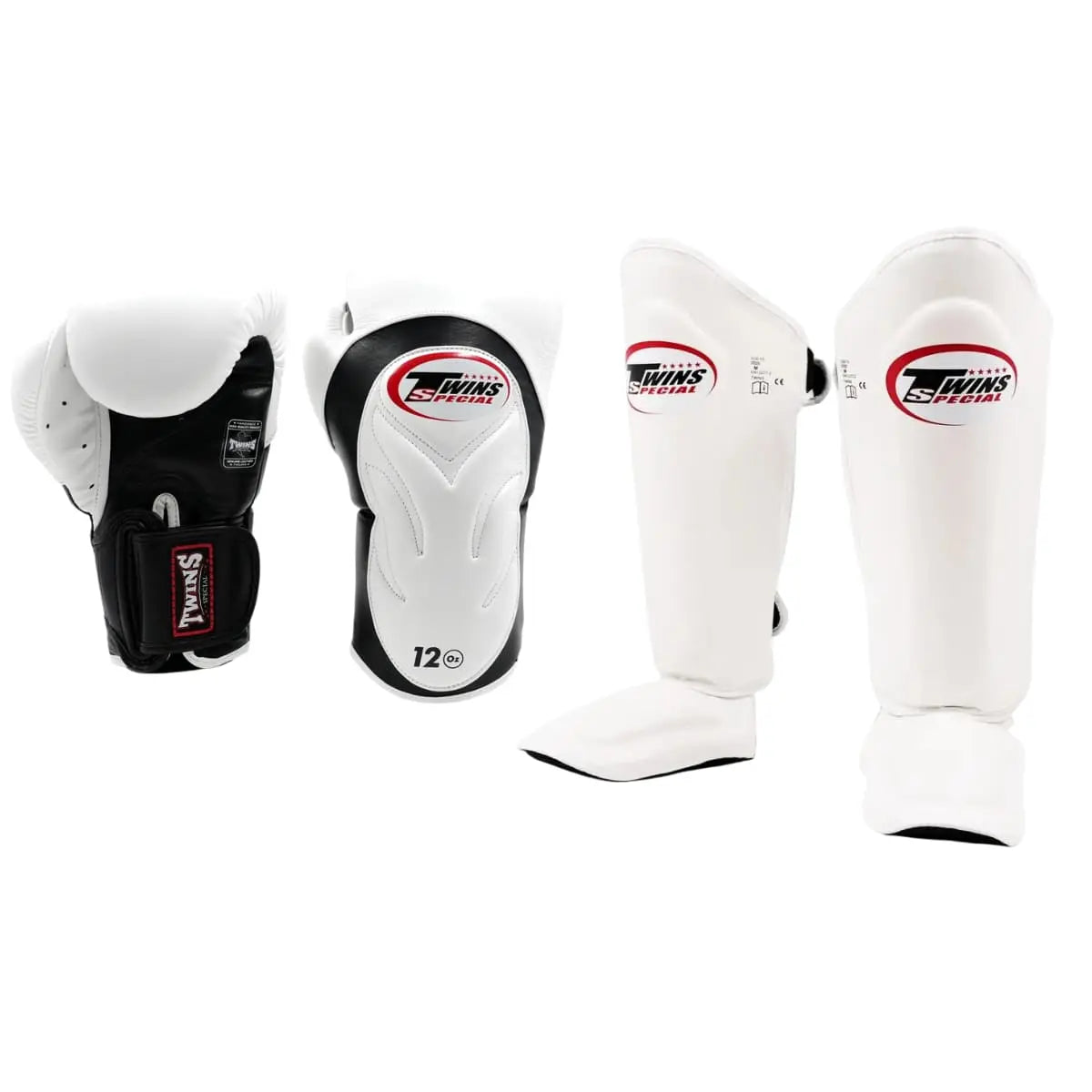 Twins Special set in zwart en wit bestaande uit bokshandschoenen van 12 oz met brede klittenbandsluiting en bijpassende SGL7 scheenbeschermers met geïntegreerde voetbescherming. Ontworpen voor optimale bescherming tijdens boksen en kickbokstraining in de gym.