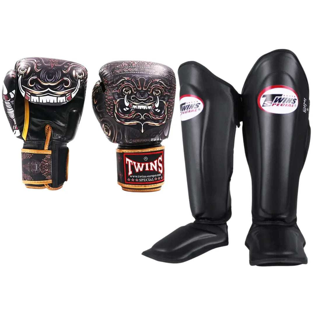 Set Twins Special kickboks set in zwart, met bokshandschoenen voorzien van gedetailleerde draakdesigns en zwarte scheenbeschermers met wit-rood Twins Special logo.