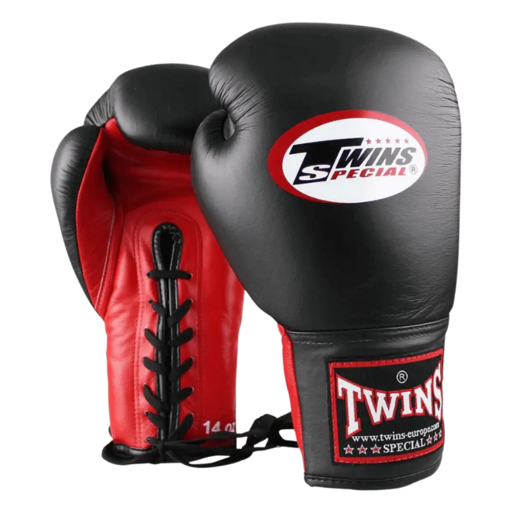 Zwart-rode Twins Special bokshandschoenen met vetersluiting, gemaakt van duurzaam leer en ontworpen voor professionele bokstraining.