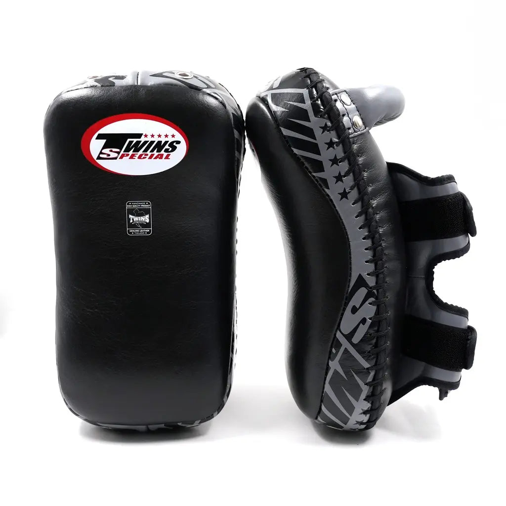 Twins Special KPL 12 kick pads zwart/grijs leer met rode logo-opdruk, dubbele klittenbandsluiting en verstevigde zijkanten voor intensieve kickbokstraining