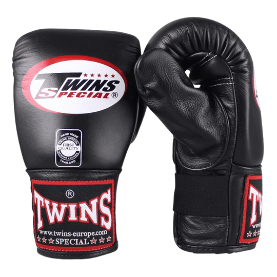 Vooraanzicht van Twins zakhandschoenen TBM 1 in zwart, met het logo op de polsband.