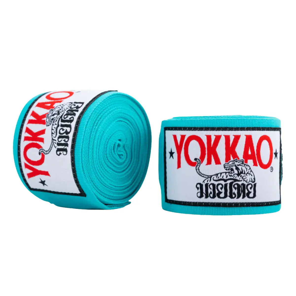 Yokkao Bandage Premium Blauw – twee opgerolde handbandages op witte achtergrond. Felblauwe wraps met wit label en rood Yokkao-logo plus tijgerembleem. Elastisch materiaal met klittenbandsluiting voor stevige pols- en handondersteuning tijdens boksen en kickboksen.