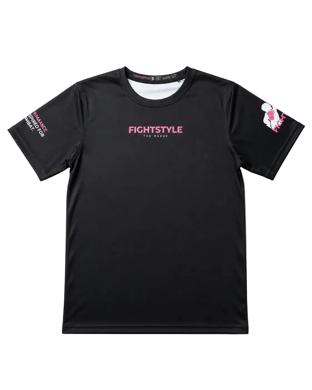 Zwart Fightstyle sportshirt met roze logo op de borst en Fightstyle details op de mouwen. De gladde sportstof en korte mouwen maken het shirt geschikt voor boksen, kickboksen, MMA en intensieve trainingen.