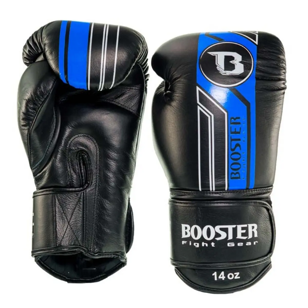 Paar Booster BGL V9 bokshandschoenen in de kleurstelling zwart met een felblauwe streep en witte details. De maat is 14oz. Getoond: buitenkant en binnenkant van de handschoenen.