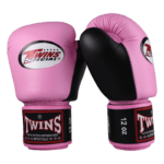 Twee Twins Special bokshandschoenen BGVL 3 in roze en zwart, vooraanzicht.