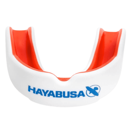 Vooraanzicht van een wit Hayabusa Combat bitje met rood interieur en het Hayabusa-logo in blauw aan de voorzijde.