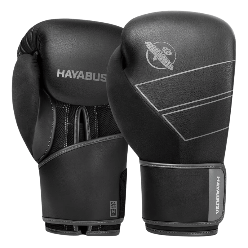 Een paar Hayabusa Bokshandschoenen S4 Leather in zwart, frontaal weergegeven met het Hayabusa valk-logo in zicht en witte accentlijnen.