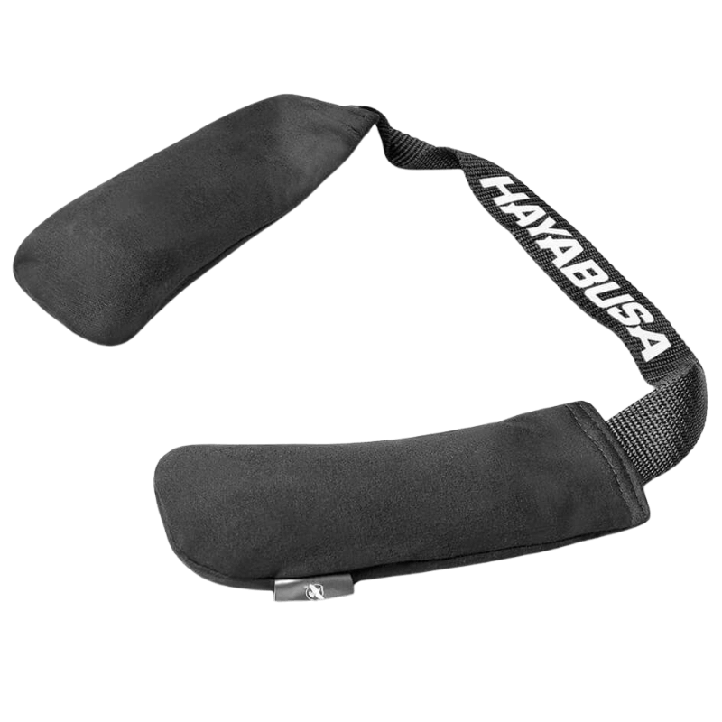 Een paar zwarte Glove Deodorizers met het witte Hayabusa-logo, ontworpen om in bokshandschoenen te plaatsen om frisheid te behouden.