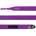 Een volledig uitgestrekte Hayabusa Perfect Stretch Bandage Purple Lotus met een herhalend lotuspatroon. Het bevat de tekst "THIS SIDE UP" aan het ene uiteinde en een zwart klittenbandstuk aan het andere uiteinde, naast het Hayabusa-logo.