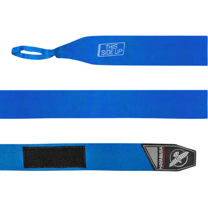 Een volledig uitgestrekte Hayabusa Perfect Stretch Bandage in blauw, met 'THIS SIDE UP' tekst aan het ene uiteinde en een zwart klittenbandstuk aan het andere, naast het scherp afgebeelde Hayabusa-logo.