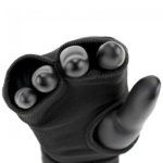 Detail van de vingertoppen van een handschoen, waarschijnlijk voor MMA of een andere vechtsport waarbij vingers vrij moeten blijven.