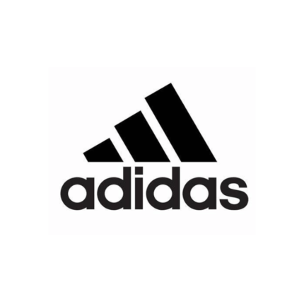 "Adidas" logo: De iconische drie zwarte strepen die naar rechts hellen, boven de eenvoudige, vetgedrukte letters die 'adidas' spellen, duidt op een wereldwijd erkend merk bekend om zijn uitgebreide assortiment van sportkleding en accessoires.